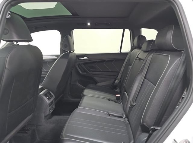 Used 2024 Volkswagen Tiguan SE R-Line AWD/4WD image 8