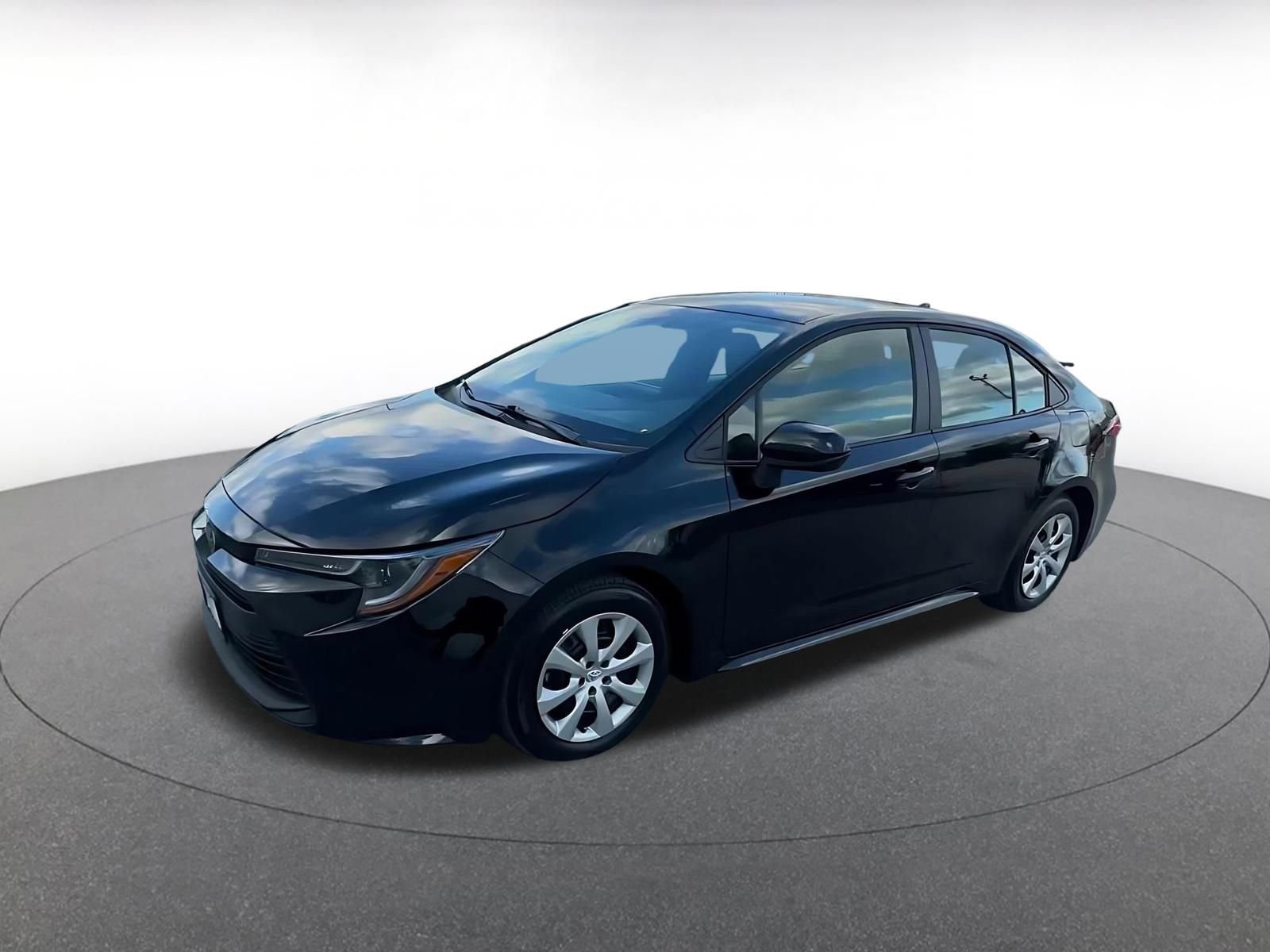 Used 2025 Toyota Corolla LE image 8