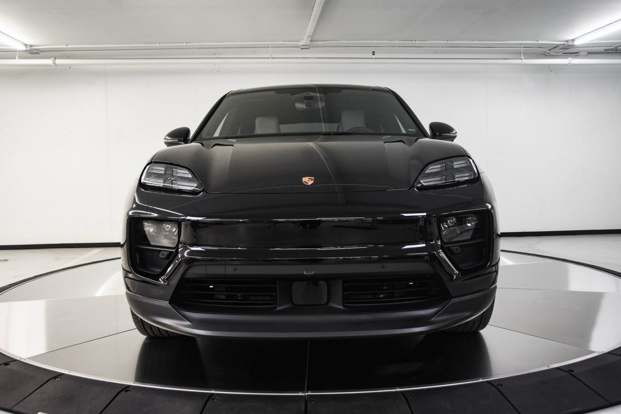 Certified 2025 Porsche Macan Electric image 10