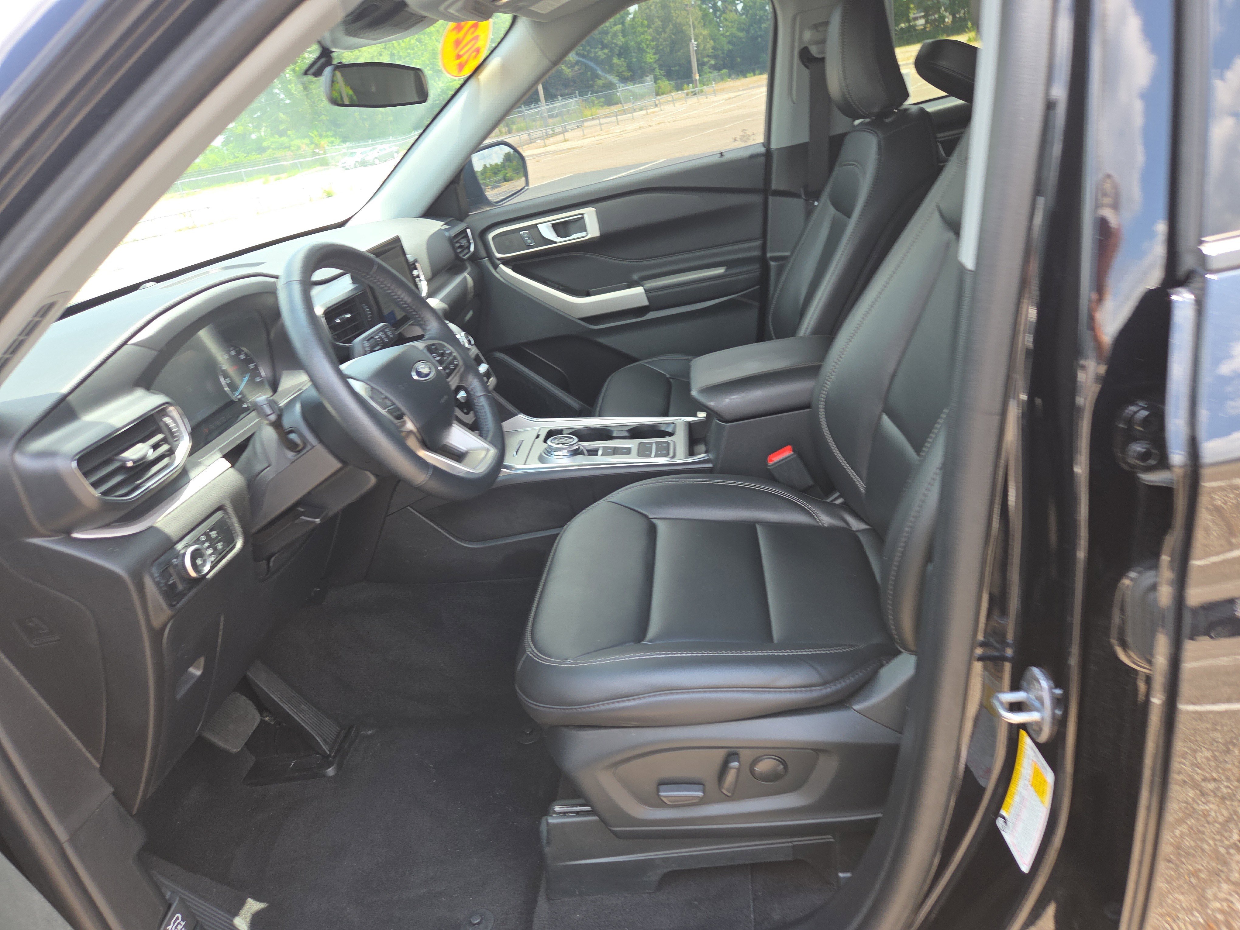 Used 2024 Ford Explorer XLT w/ Equipment Group 202A image 5