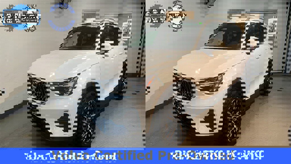 Certified 2025 Volvo XC40 B5 Core image 1
