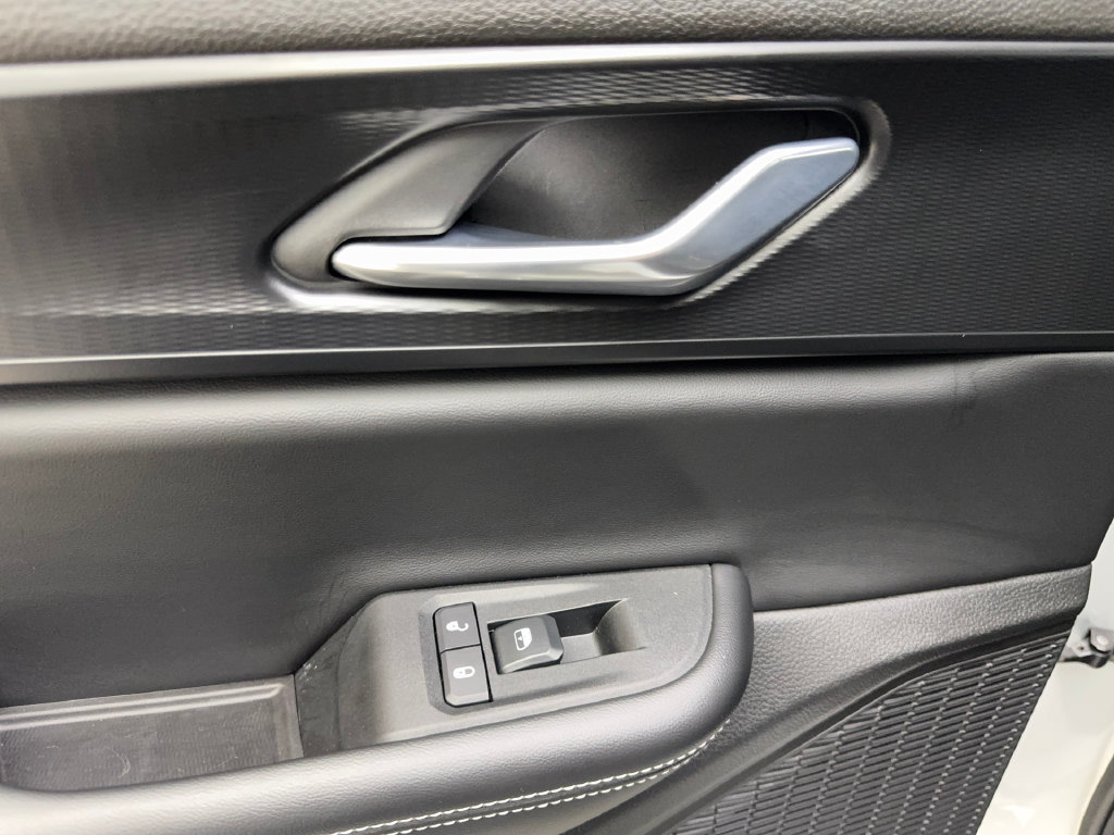 Used 2025 Jeep Grand Cherokee Altitude RWD image 39