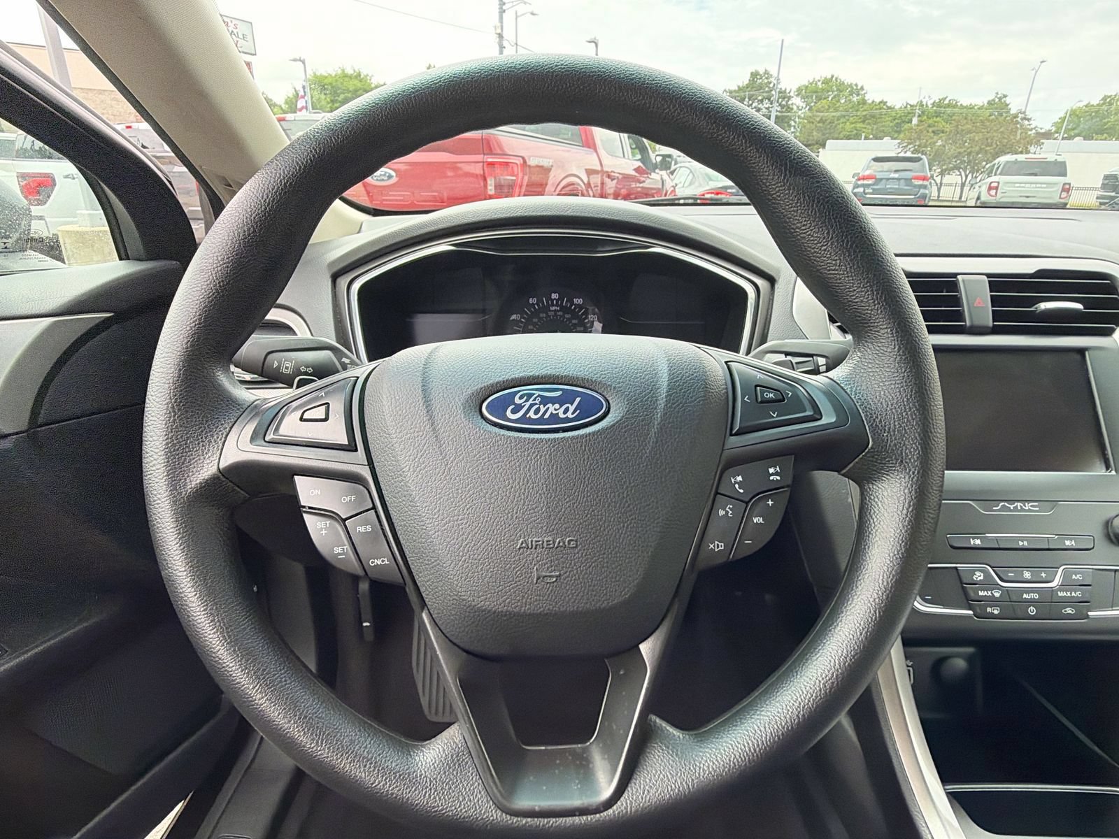 Used 2020 Ford Fusion SE FWD image 23