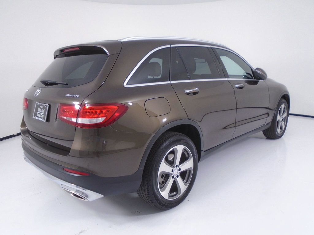 Used 2017 Mercedes-Benz GLC 300 4MATIC image 3
