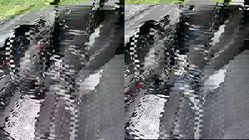 Used 2011 Volkswagen Jetta SE image 5