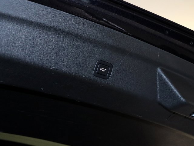 Used 2023 Cadillac Escalade ESV Premium Luxury image 33