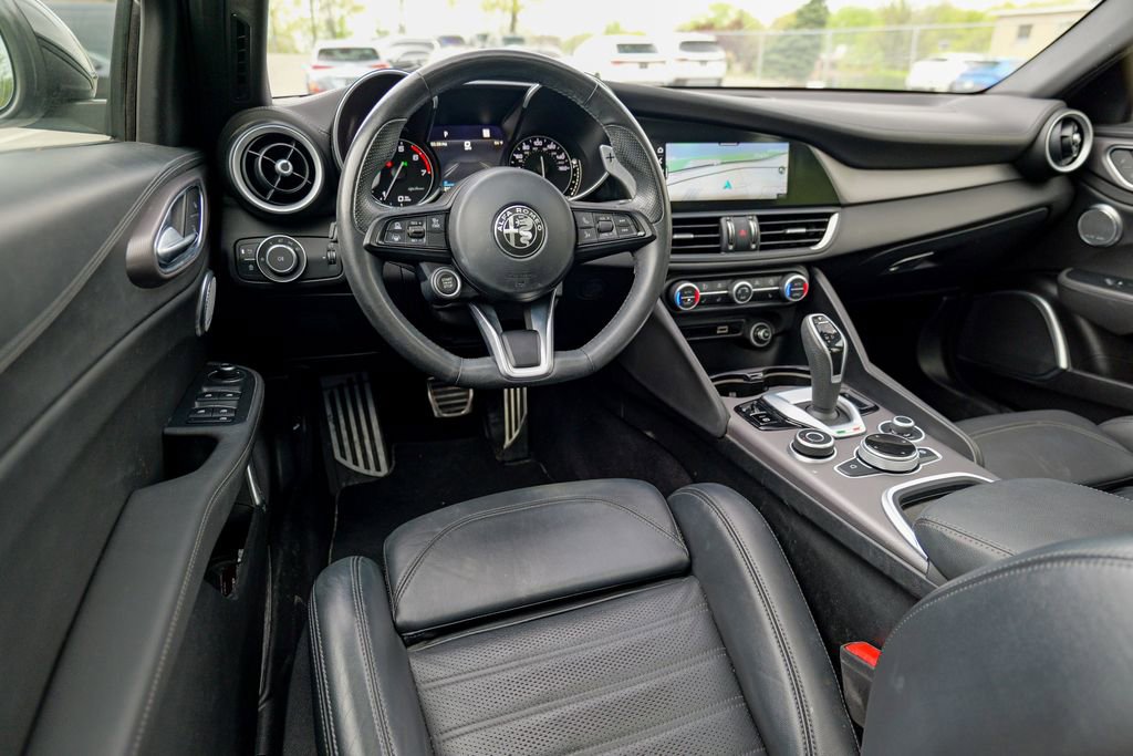 Used 2022 Alfa Romeo Giulia Veloce AWD/4WD image 40