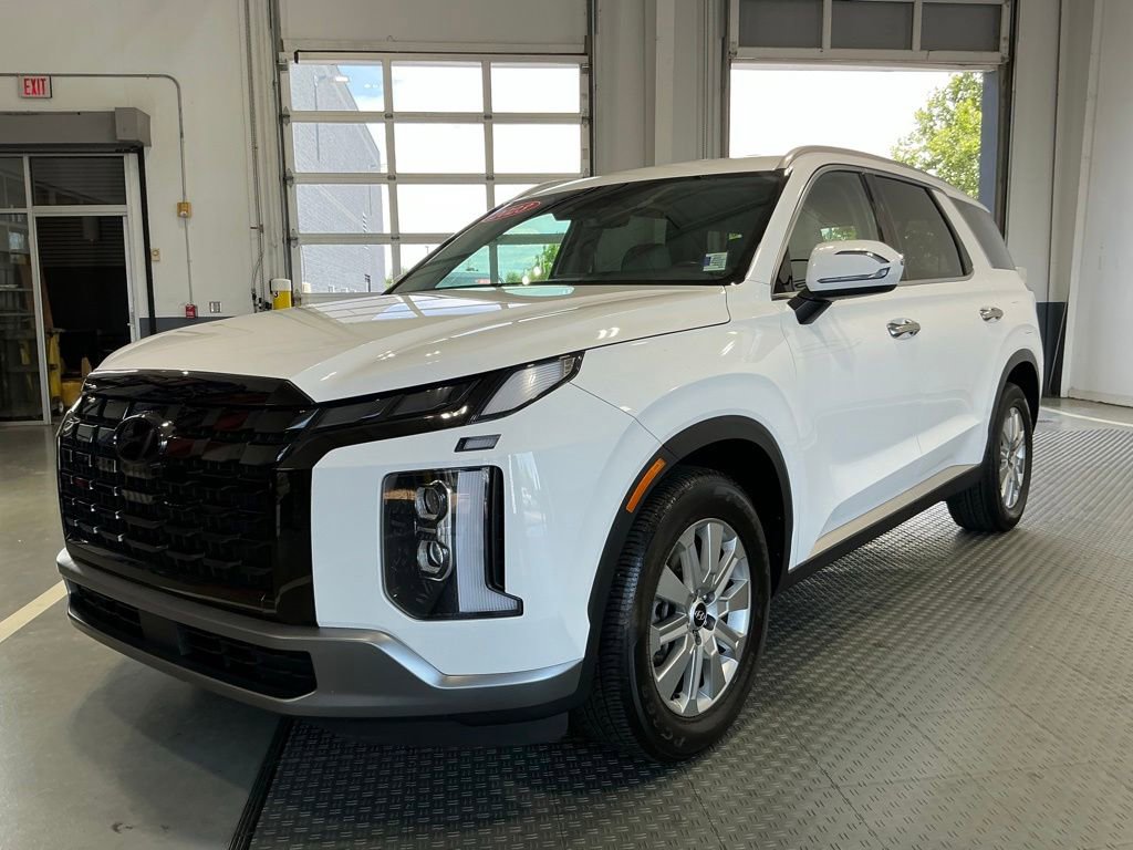 Used 2023 Hyundai Palisade SEL FWD image 2
