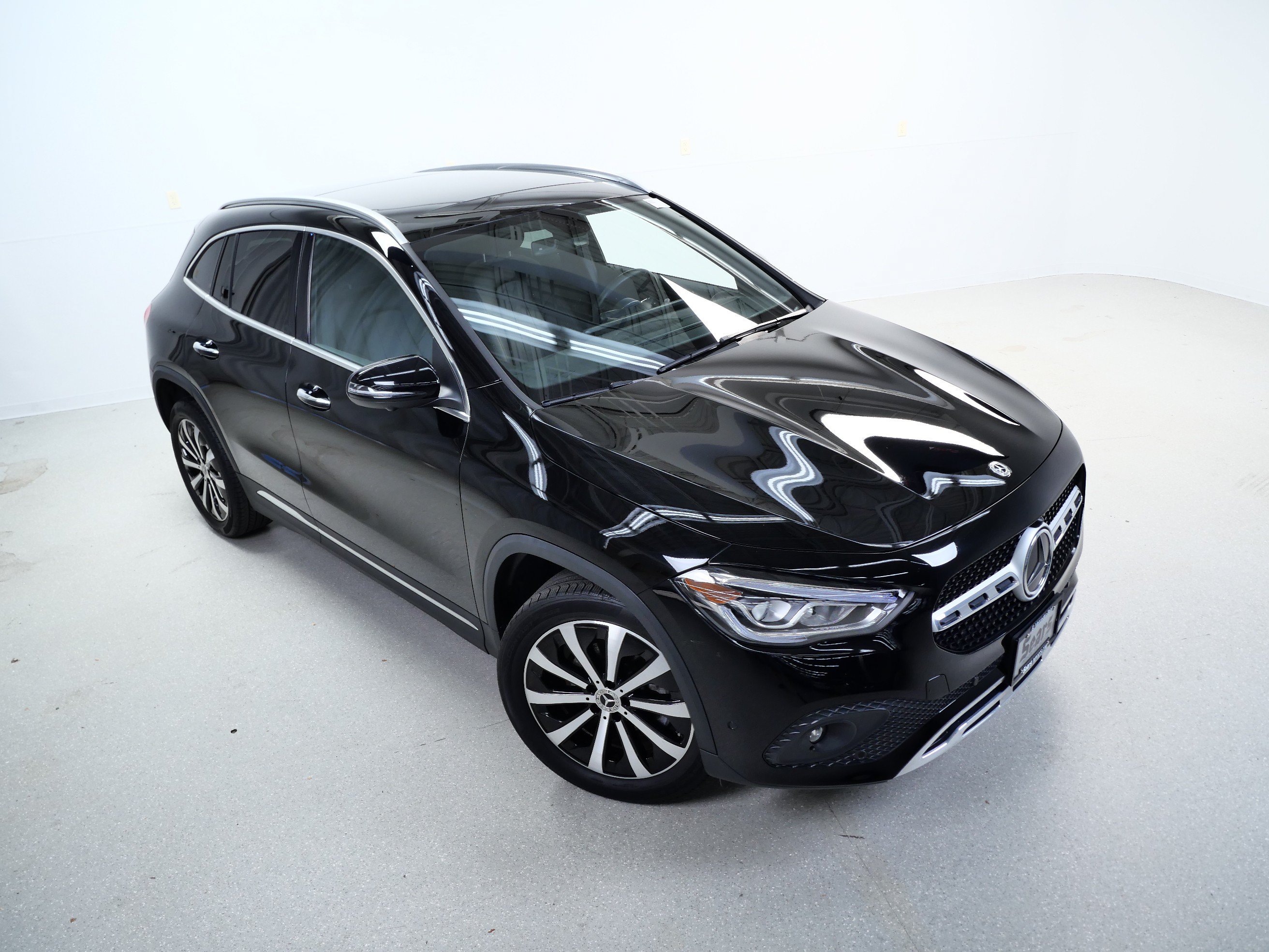 Used 2023 Mercedes-Benz GLA 250 4MATIC w/ Premium Package image 4