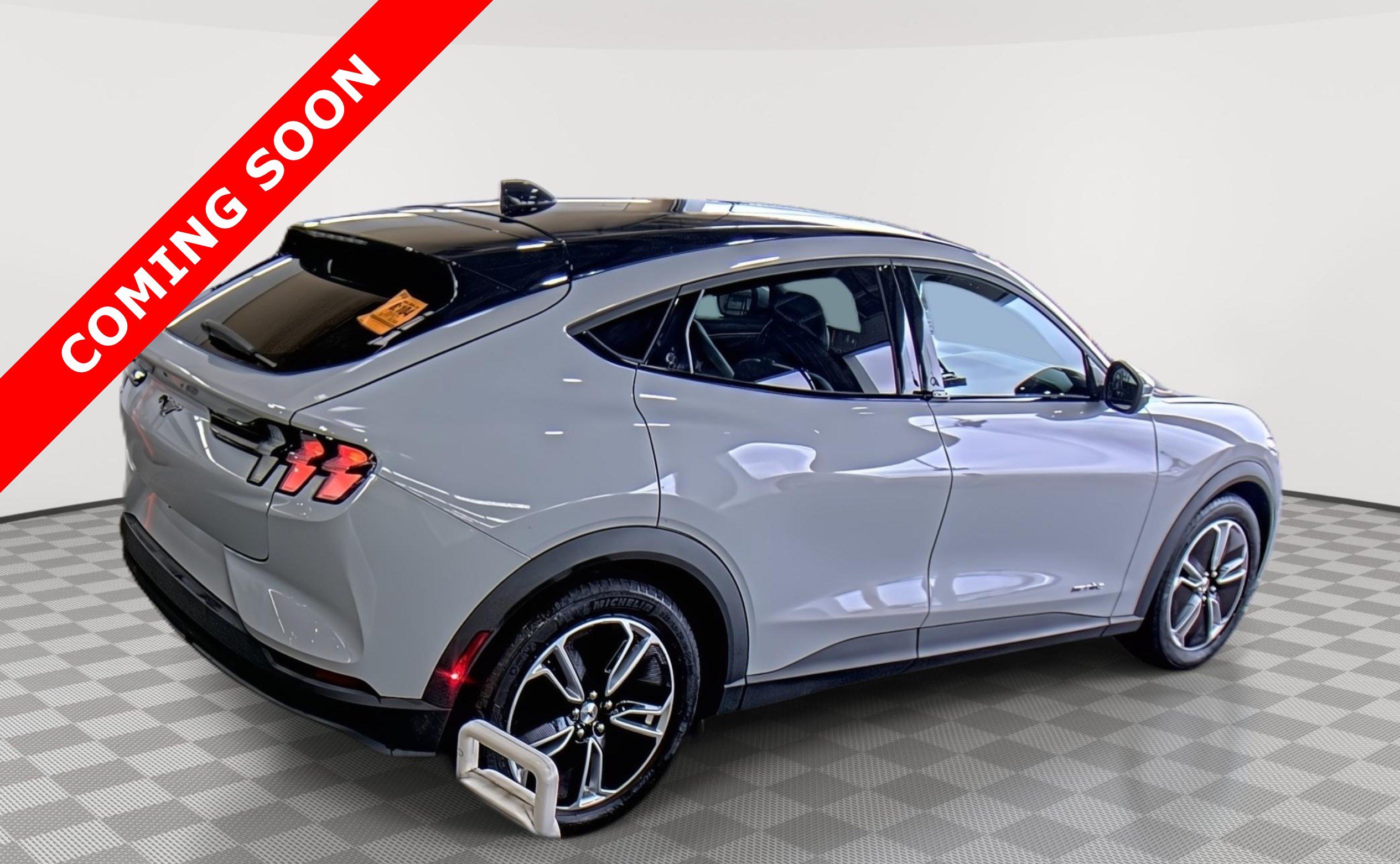 Used 2021 Ford Mustang Mach-E Select w/ Comfort/Appearance Package RWD image 3
