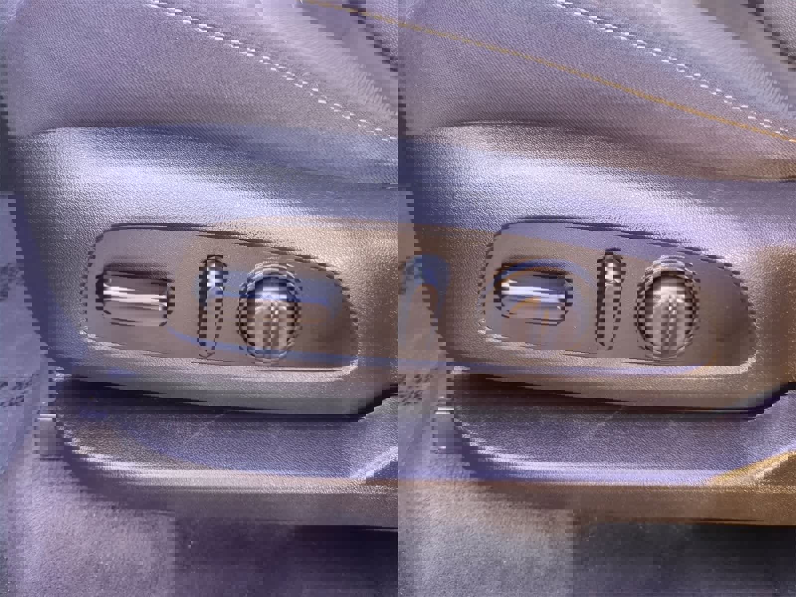 Used 2020 Chevrolet Traverse LT image 17