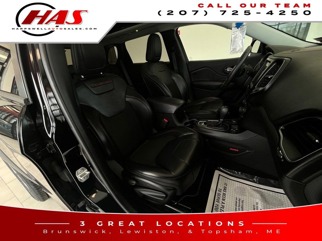 Used 2019 Jeep Cherokee Trailhawk w/ Comfort/Convenience Group AWD/4WD image 11