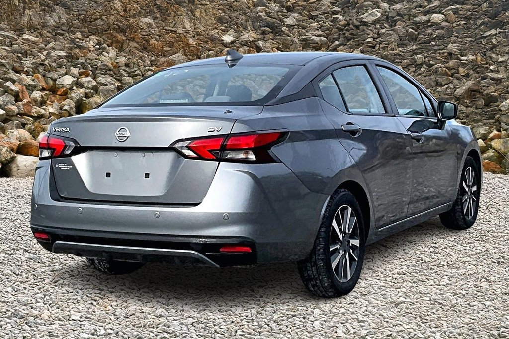 Used 2021 Nissan Versa SV image 2