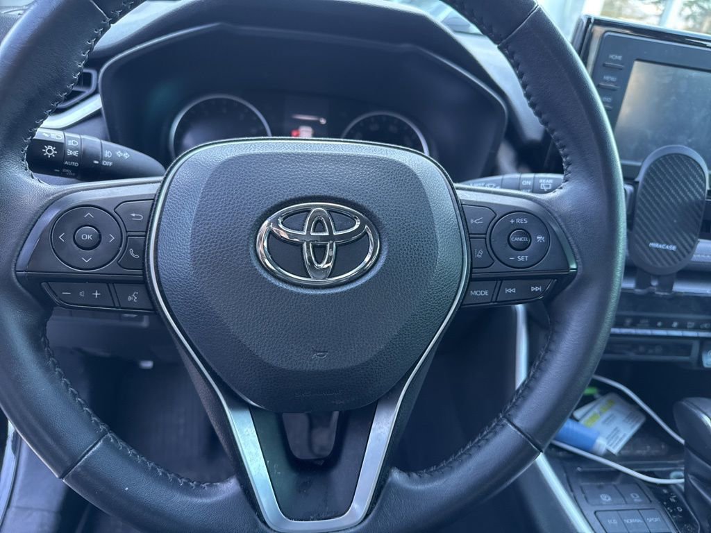 Used 2022 Toyota RAV4 XLE Premium FWD image 13
