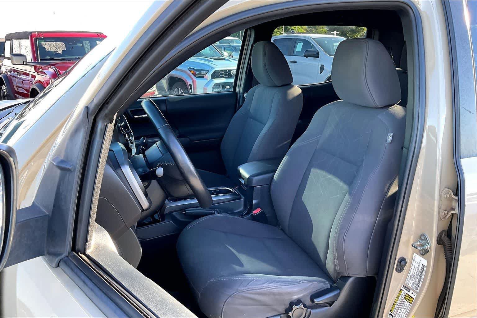 Used 2019 Toyota Tacoma TRD Sport AWD/4WD image 11