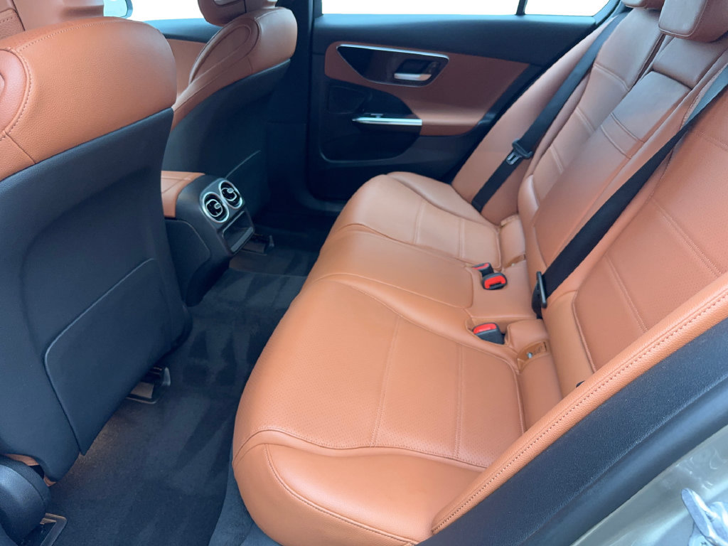 Used 2022 Mercedes-Benz C 300 Sedan image 32
