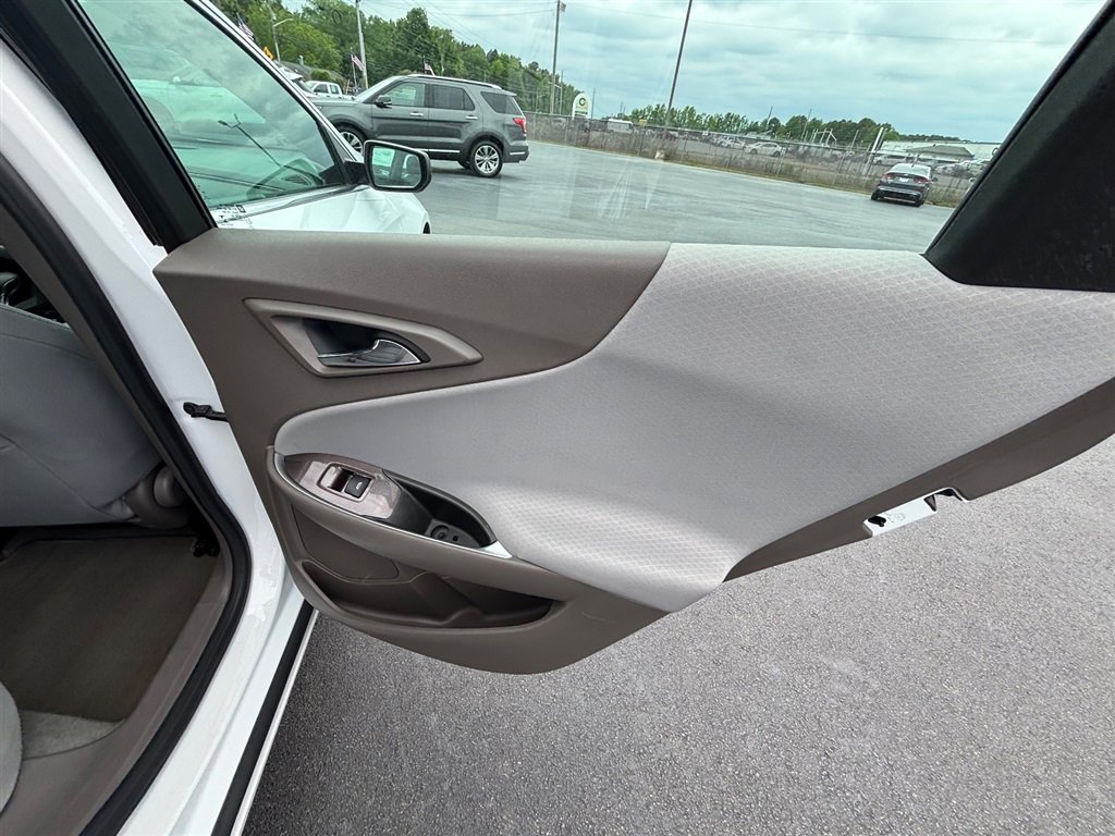 Used 2022 Chevrolet Malibu LT FWD image 21