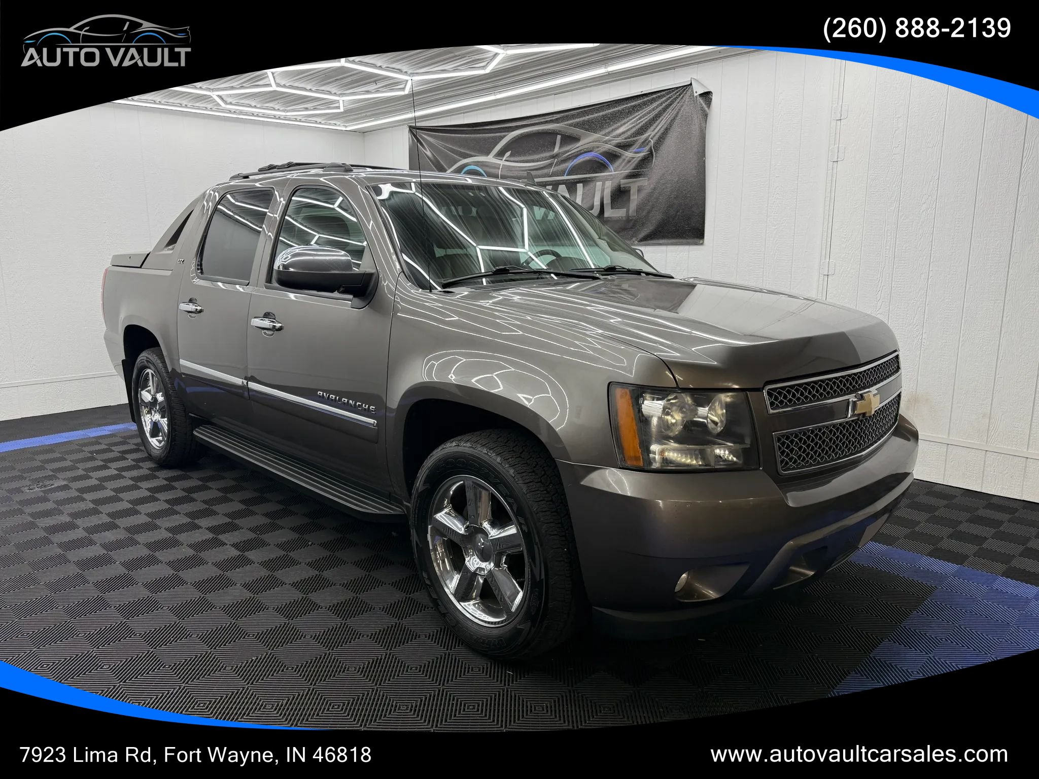 Used 2011 Chevrolet Avalanche LTZ AWD/4WD image 1