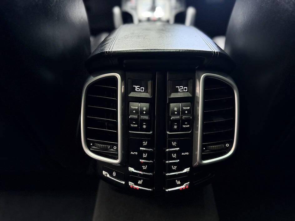 Used 2012 Porsche Cayenne Turbo AWD/4WD image 23