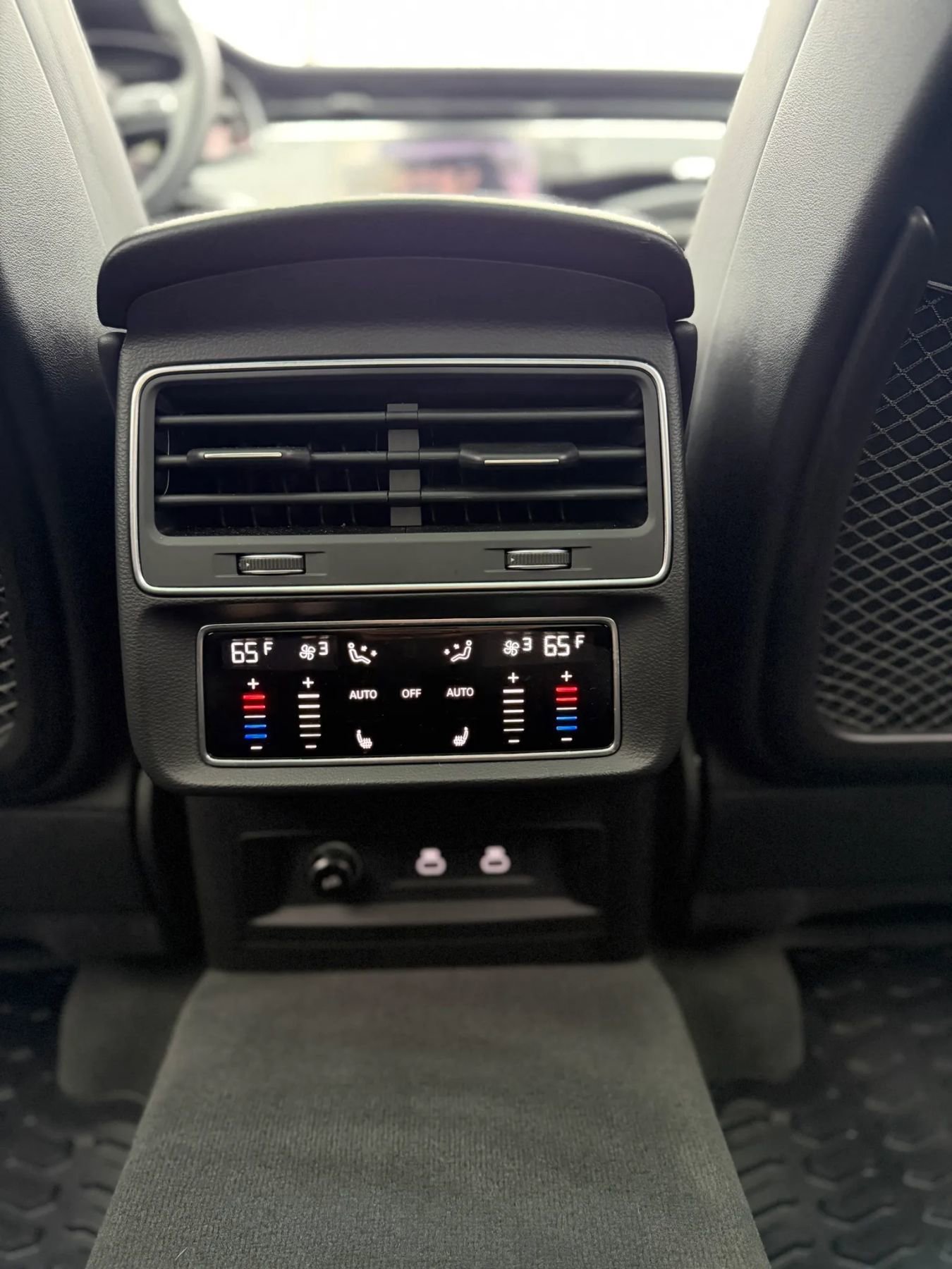 Used 2023 Audi SQ8 Premium Plus w/ Executive Package AWD/4WD image 31