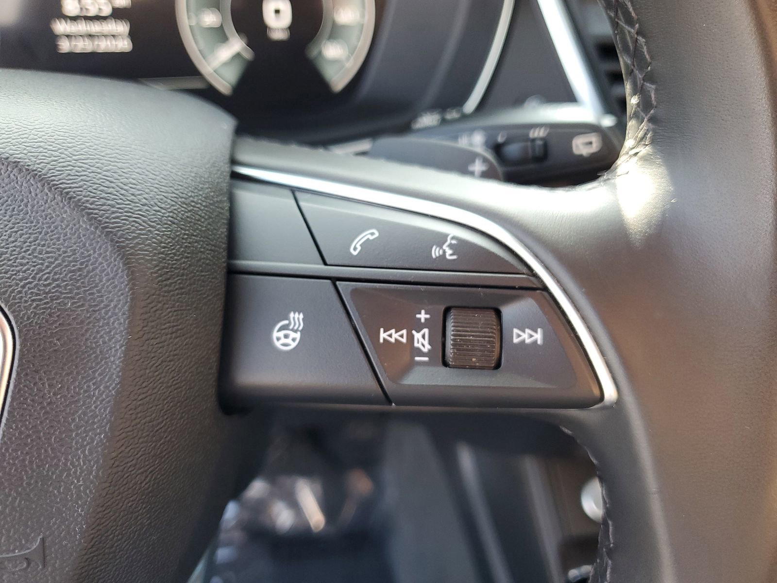 Used 2023 Audi Q5 e Premium w/ Convenience Package image 31