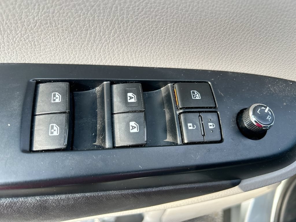 Used 2019 Toyota Highlander XLE FWD image 13