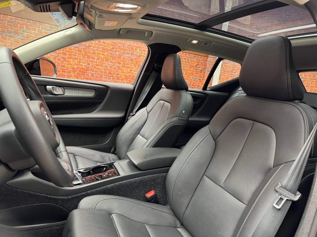 Used 2026 Volvo XC40 B5 Plus AWD/4WD image 24