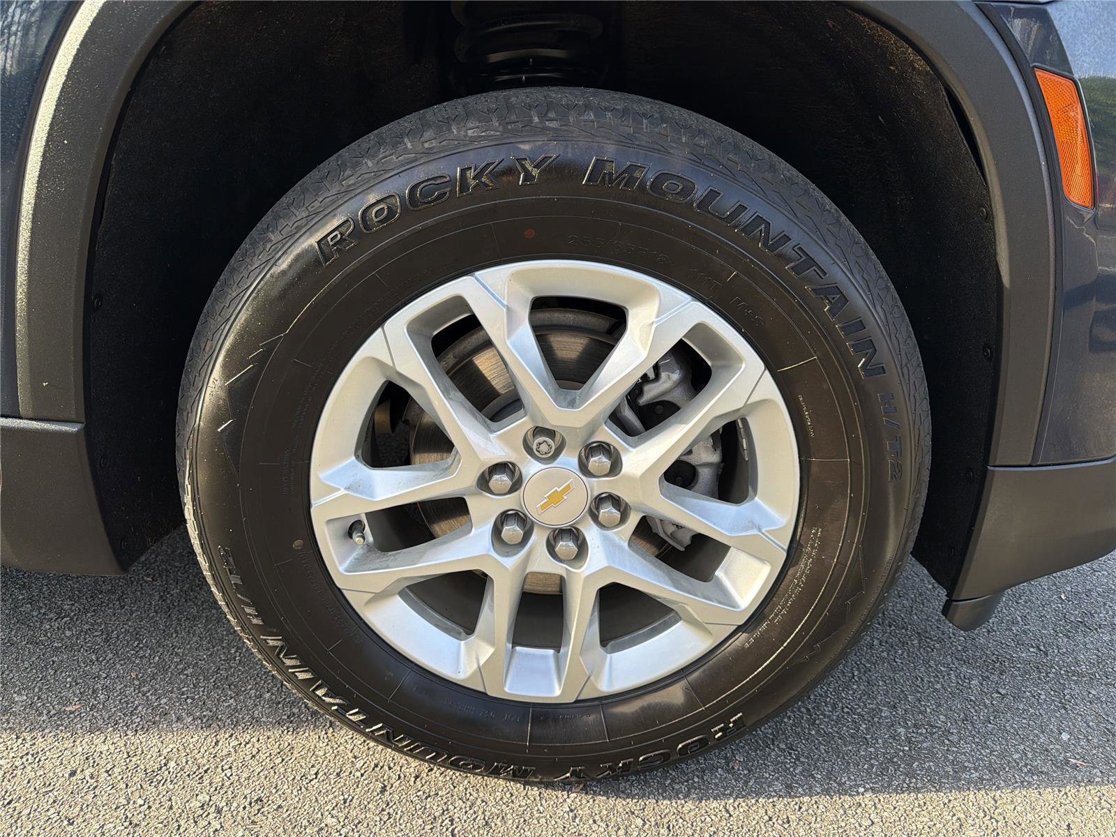 Used 2022 Chevrolet Traverse LS FWD image 11