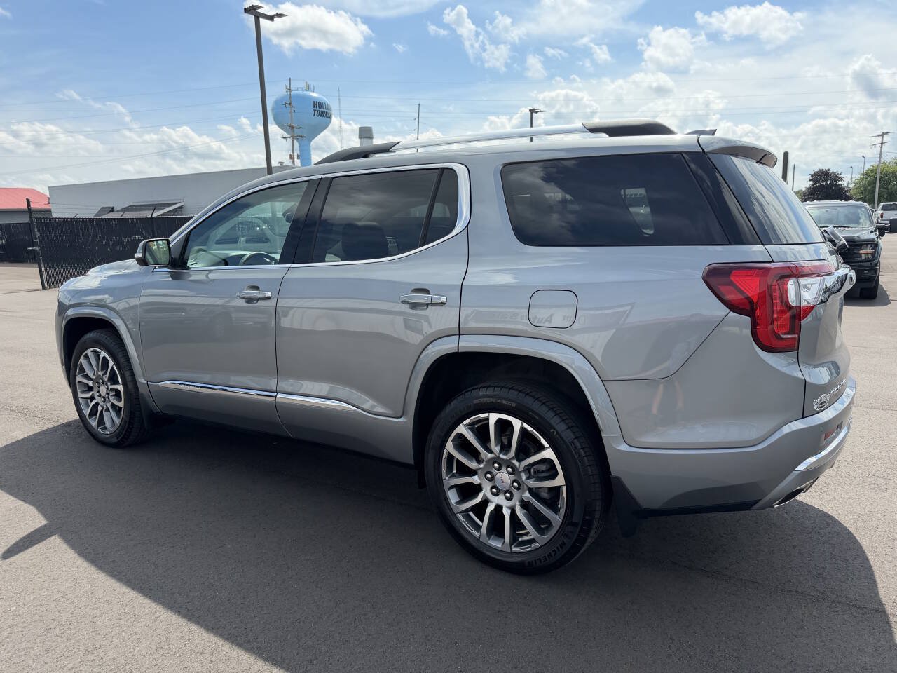 Used 2023 GMC Acadia Denali w/ Trailering Package AWD/4WD image 6