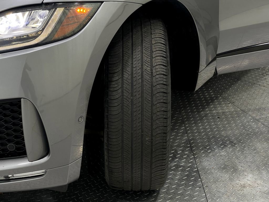 Used 2020 Jaguar F-PACE Checkered Flag image 37