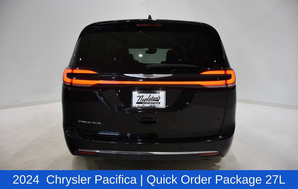 Used 2024 Chrysler Pacifica Touring-L image 5