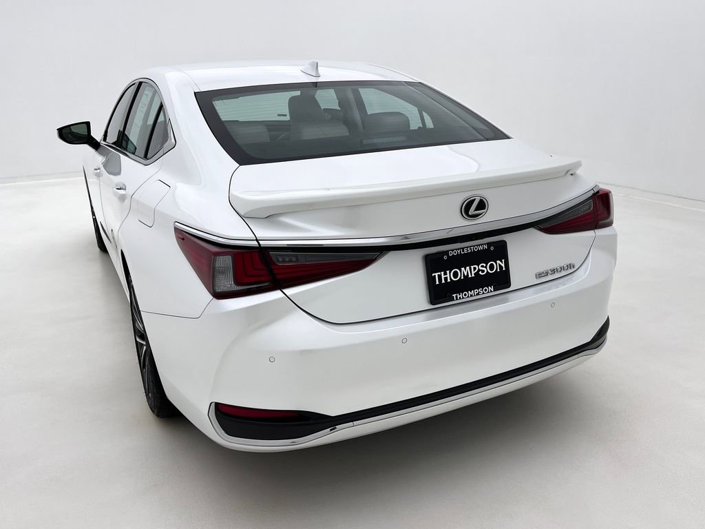 Used 2025 Lexus ES 300h w/ Premium Package image 8