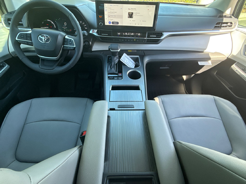 Certified 2026 Toyota Sienna XLE FWD image 22