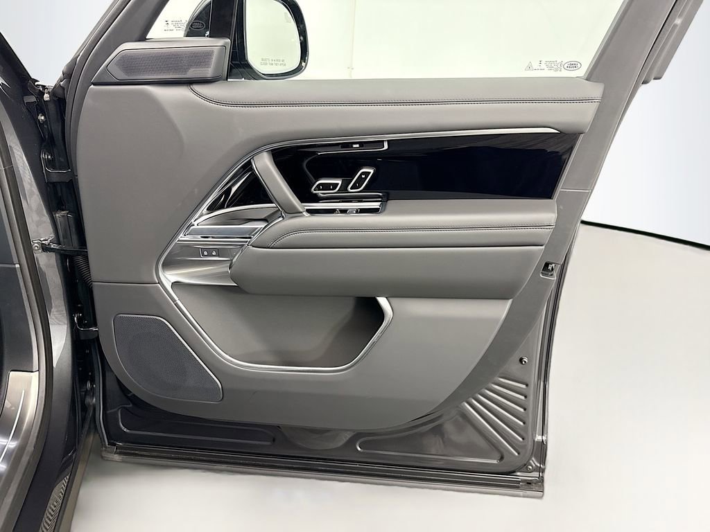 New 2026 Land Rover Range Rover SE image 24