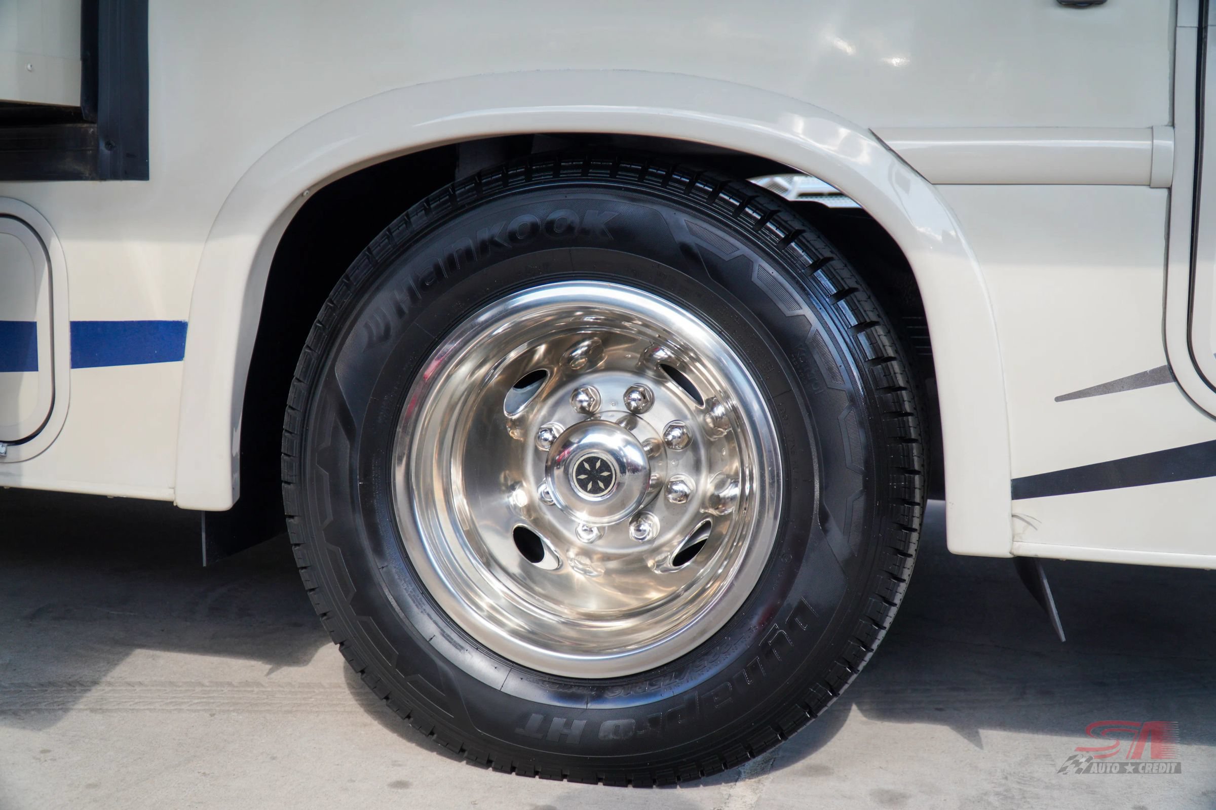 Used 2017 Ford E-350 and Econoline 350 Super Duty w/ Motorhome Prep Package RWD image 8