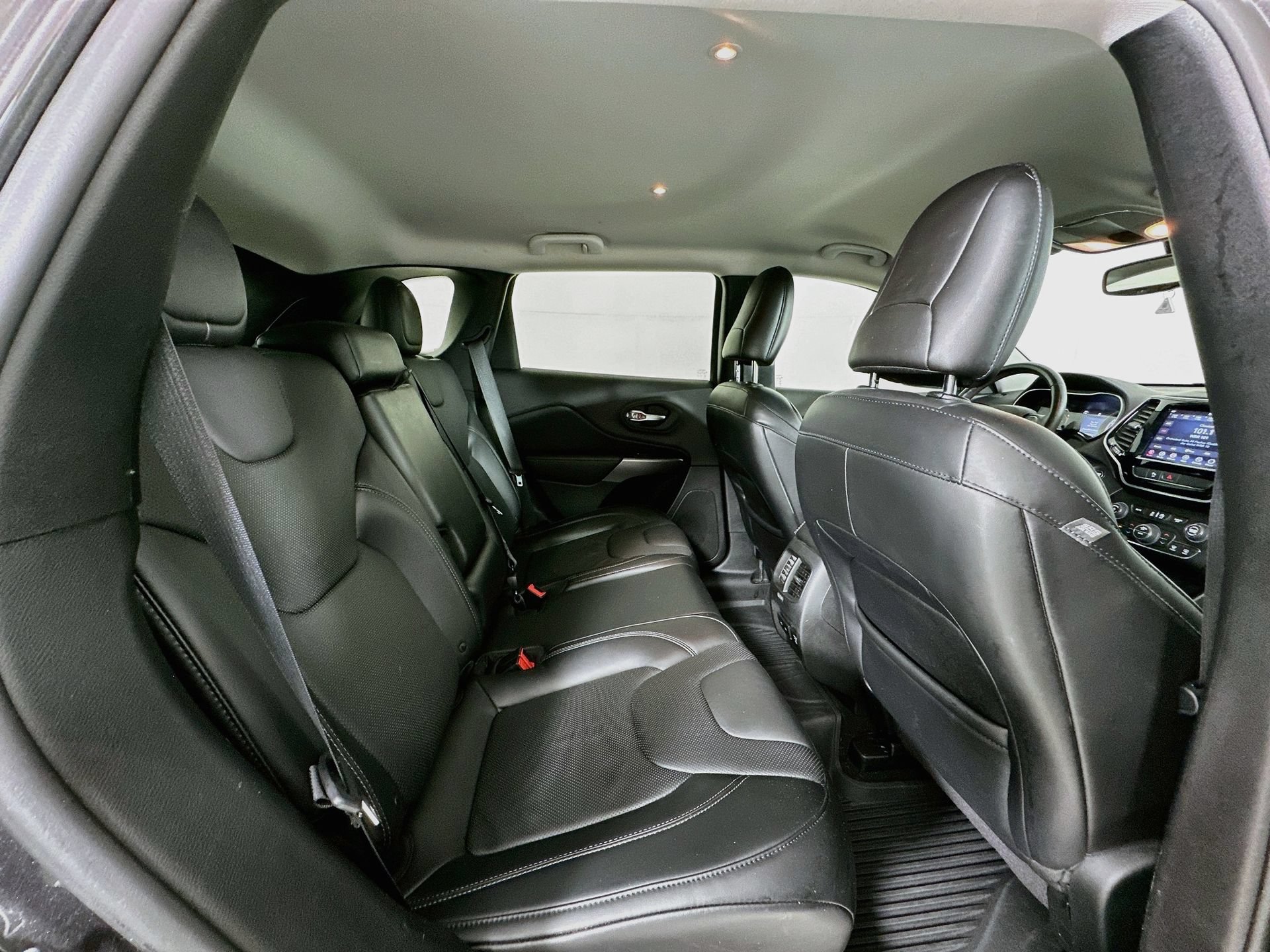 Used 2019 Jeep Cherokee Limited FWD image 27