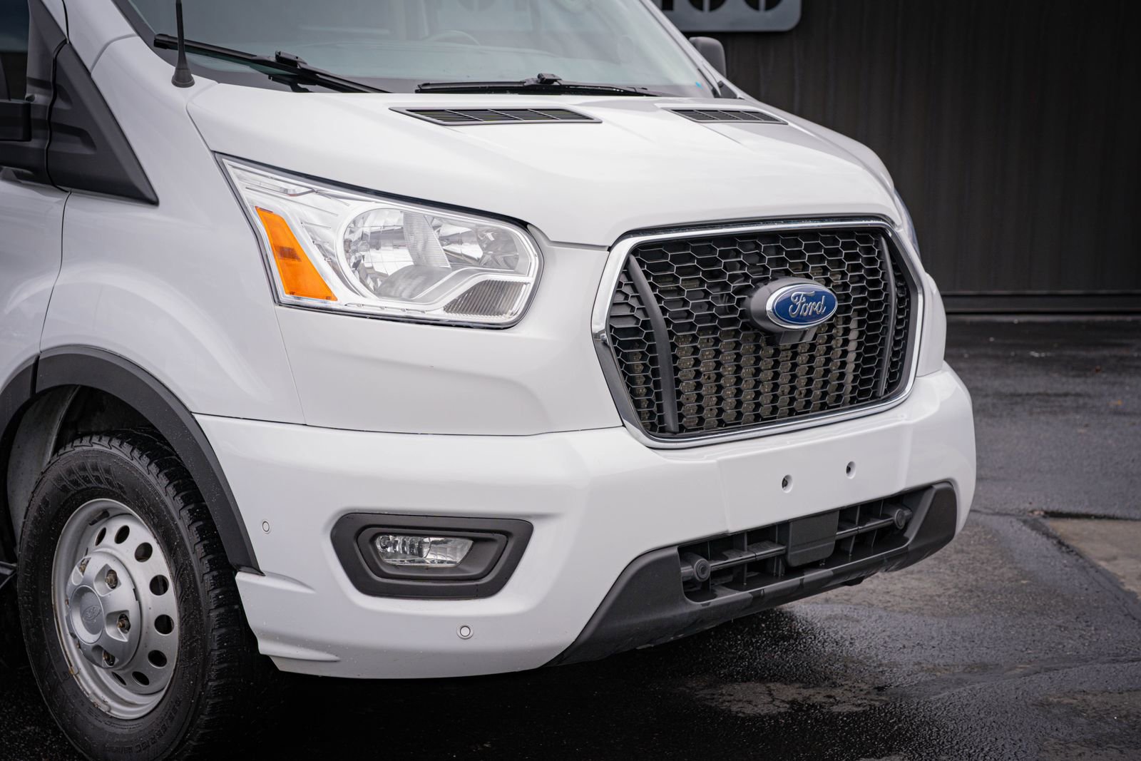 Used 2022 Ford Transit 350 XLT image 3