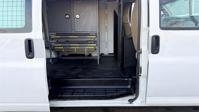 Used 2011 Chevrolet Express 2500 RWD image 26