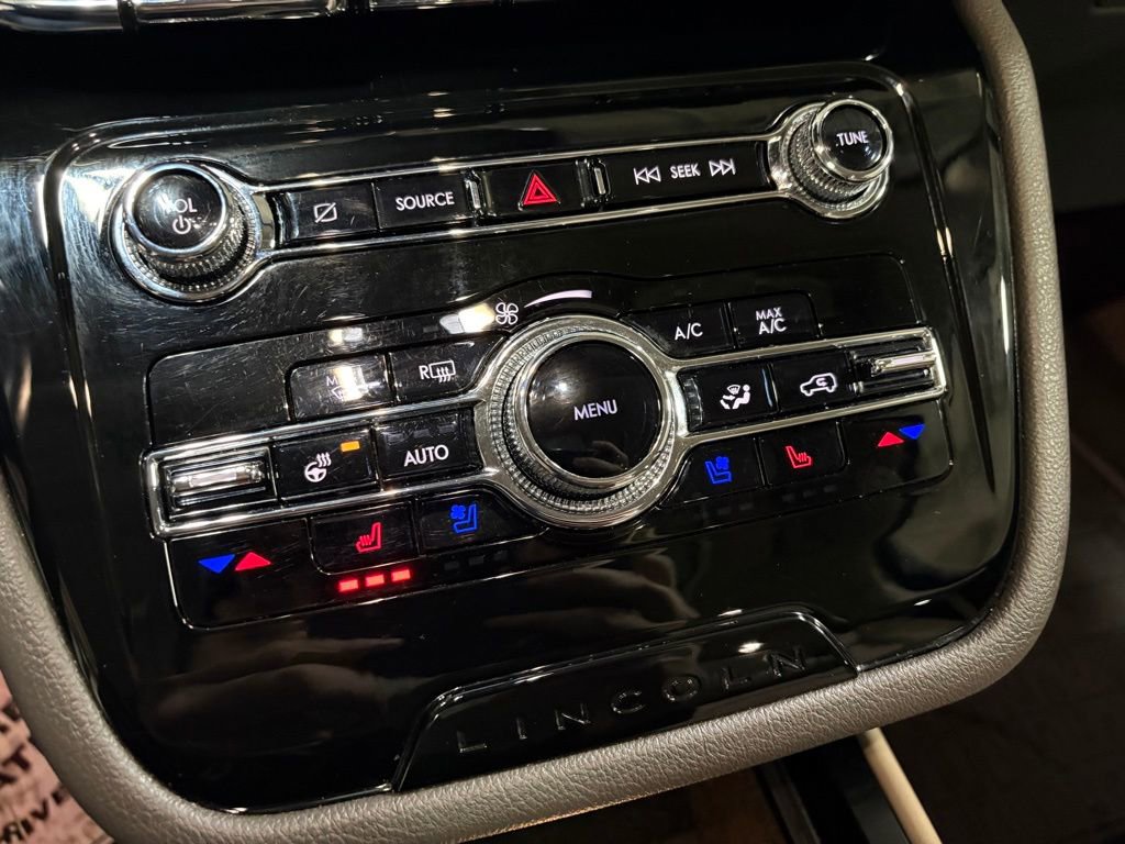 Used 2022 Lincoln Corsair Reserve w/ Equipment Group 201A image 14