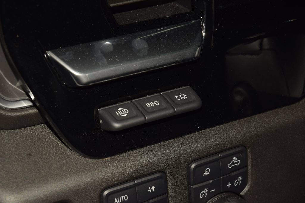 Used 2025 Chevrolet Silverado 1500 High Country w/ High Country Premium Package AWD/4WD image 36
