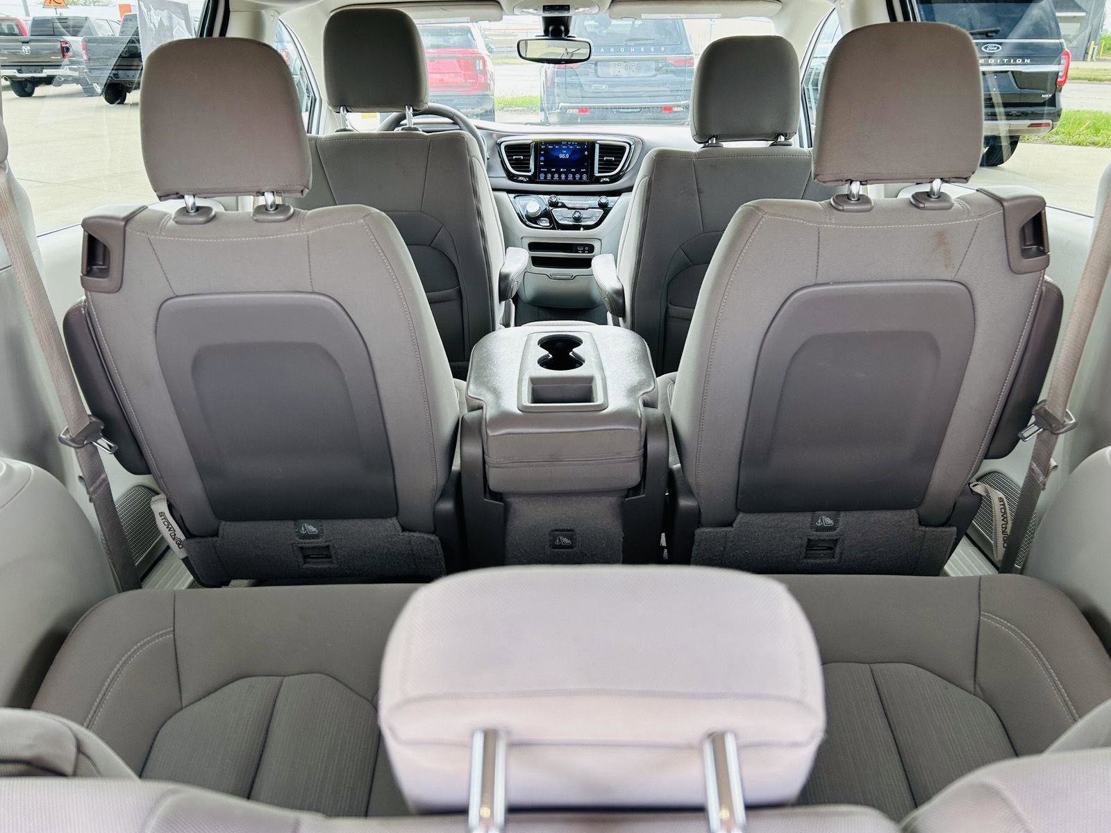 Used 2017 Chrysler Pacifica Touring w/ Tire & Wheel Group image 25