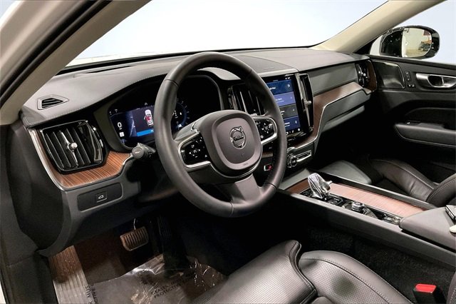 Certified 2023 Volvo XC60 B5 Ultimate w/ Climate Package image 15