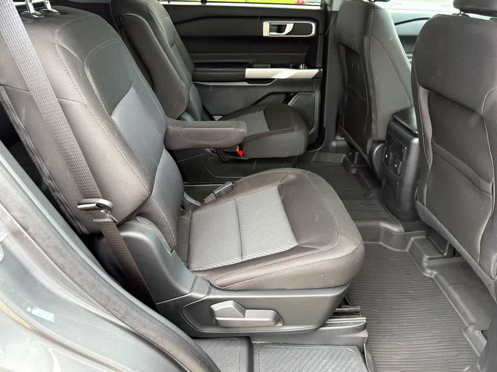 Used 2024 Ford Explorer XLT AWD/4WD image 14