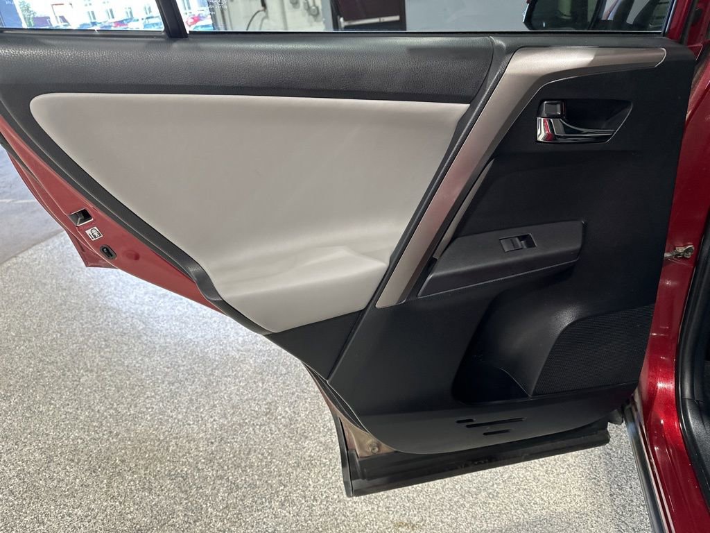 Used 2018 Toyota RAV4 XLE w/ Plus Extra Value Package image 13