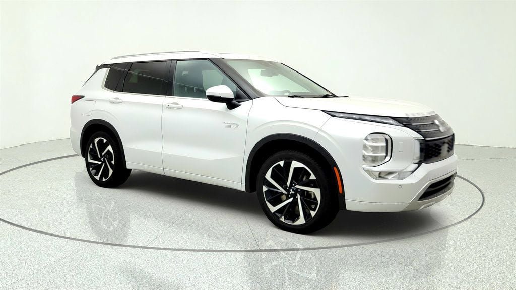 Used 2023 Mitsubishi Outlander SEL 40th Anniversary AWD/4WD image 3