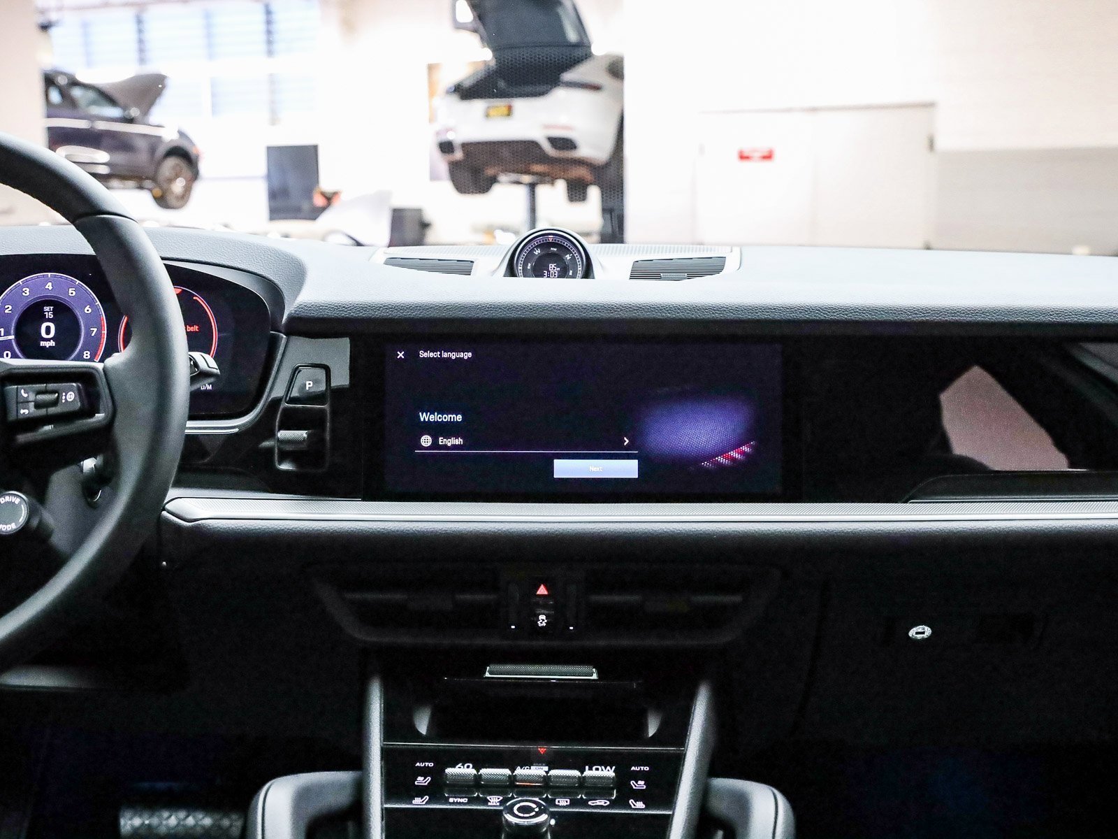 Used 2025 Porsche Cayenne image 17