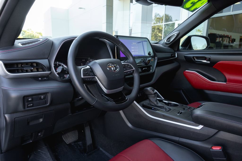 Certified 2024 Toyota Highlander XSE image 10