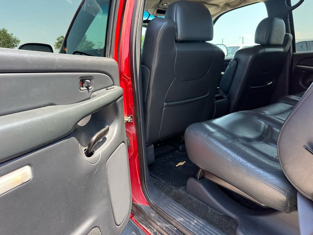 Used 2002 Chevrolet Avalanche 2500 w/ Convenience Pkg AWD/4WD image 28