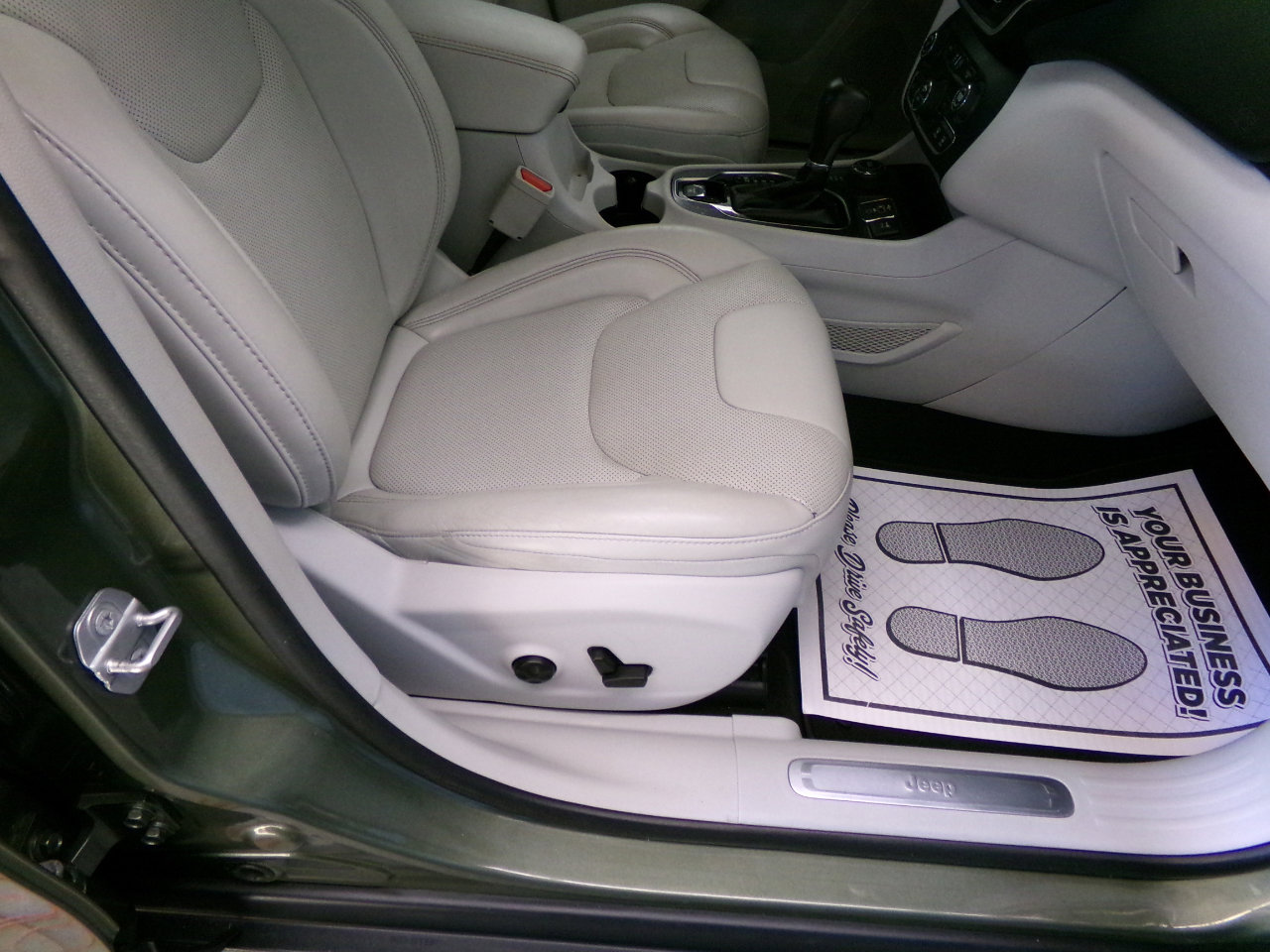 Used 2019 Jeep Cherokee Limited image 15