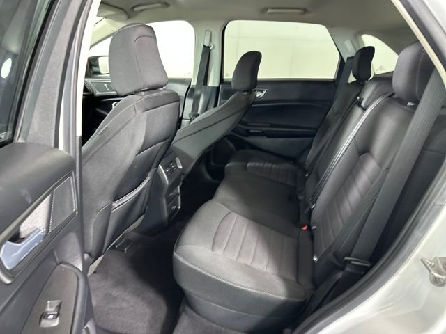Used 2021 Ford Edge SE image 25